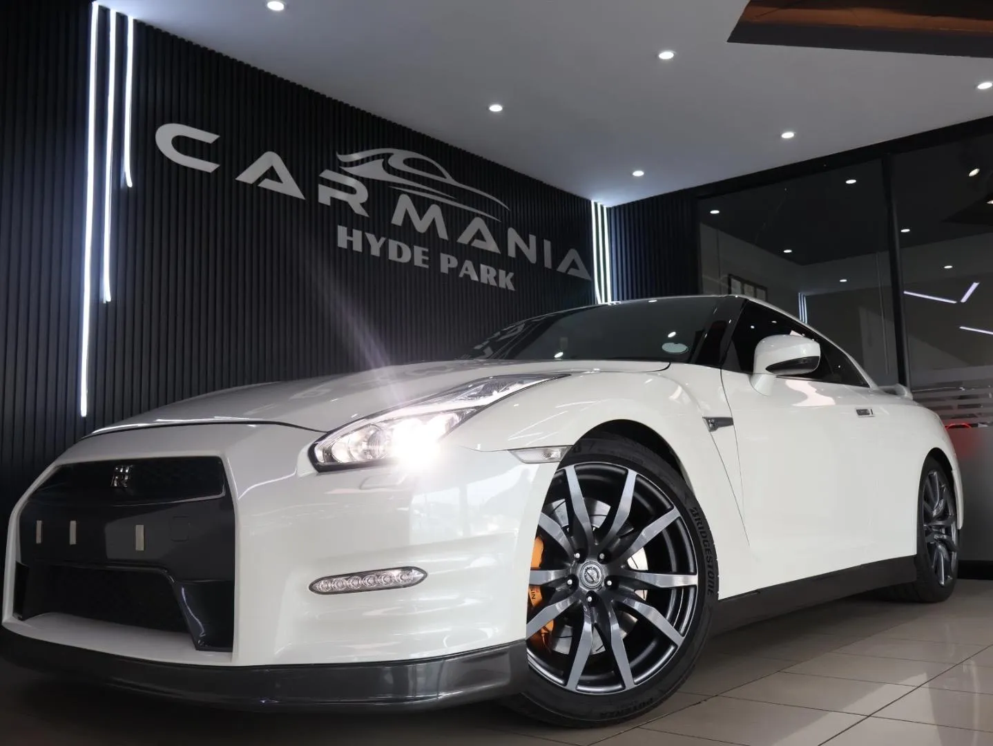 2014 Nissan GT-R Black Edition, photo 3 of 11