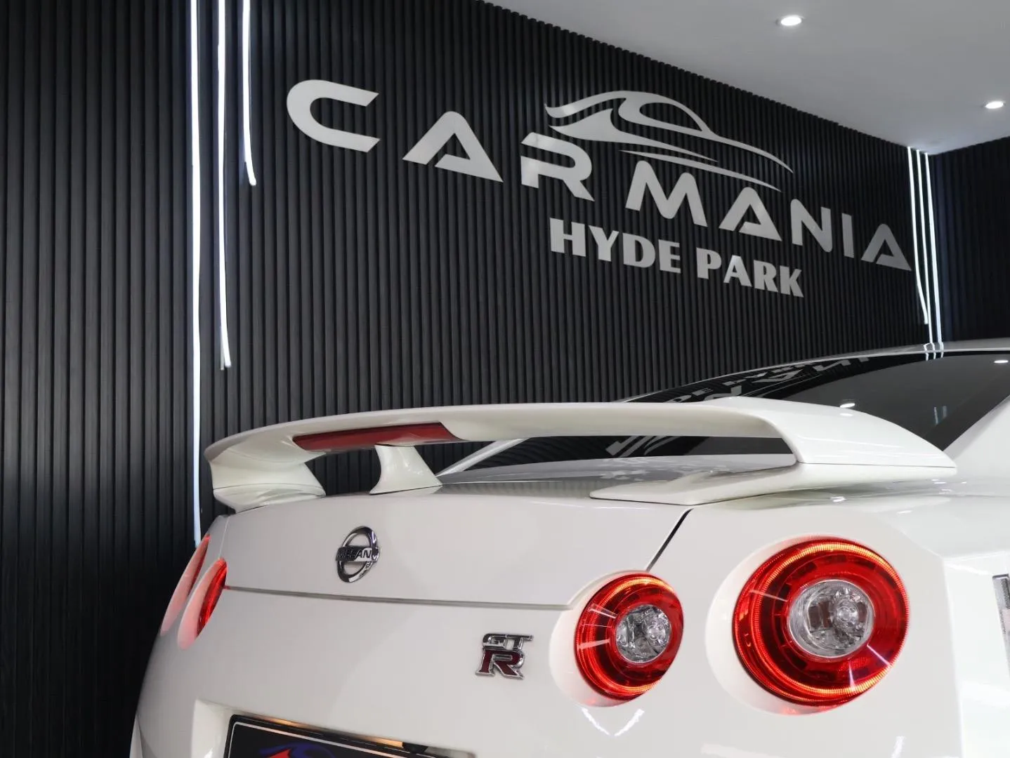 2014 Nissan GT-R Black Edition, photo 6 of 11