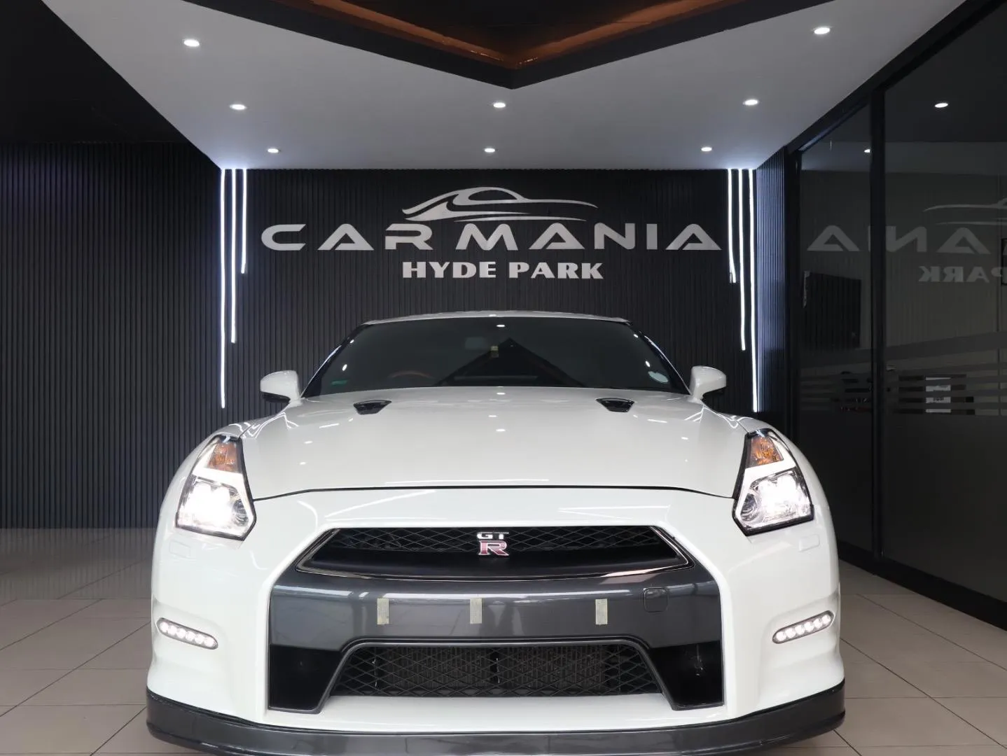 2014 Nissan GT-R Black Edition, photo 7 of 11