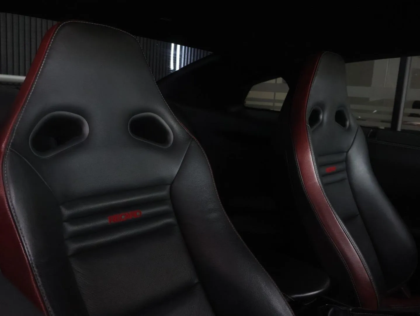 2014 Nissan GT-R Black Edition, photo 9 of 11