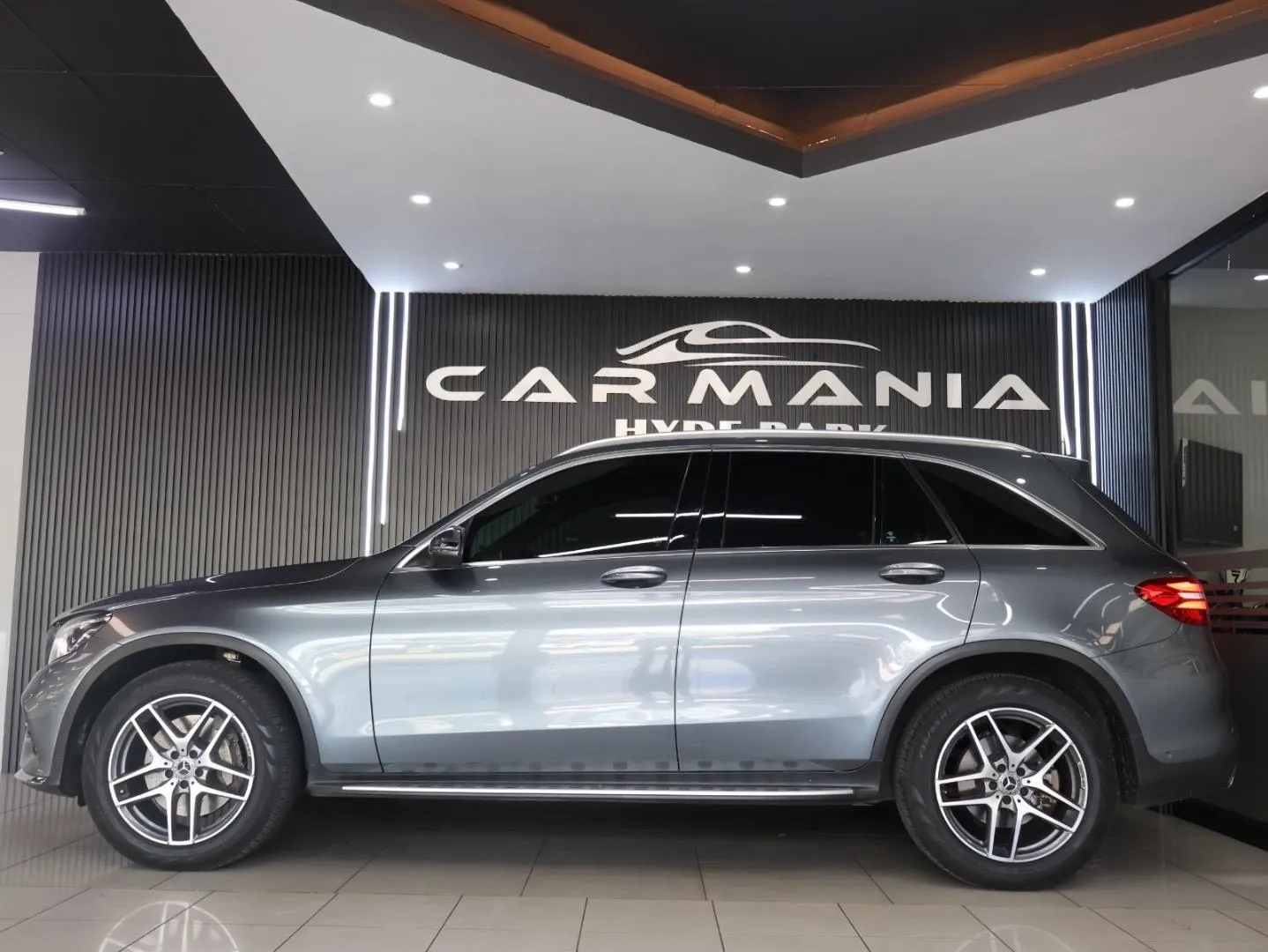 2017 Mercedes-Benz GLC 250d 4Matic AMG Line, photo 2 of 10