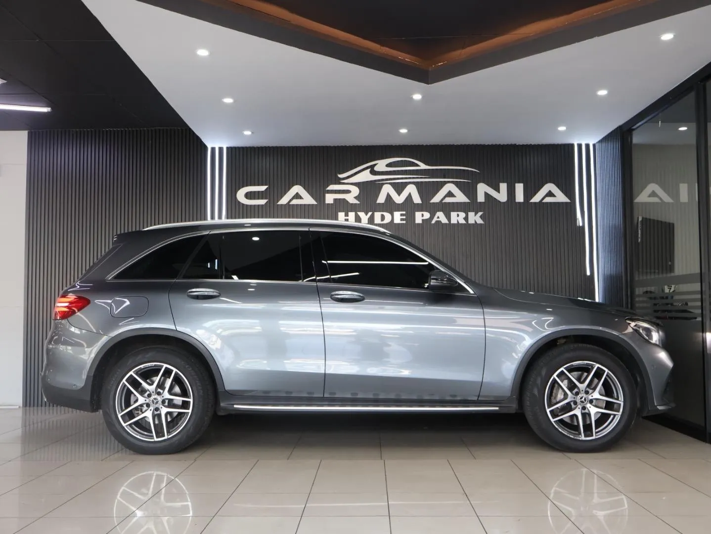 2017 Mercedes-Benz GLC 250d 4Matic AMG Line, photo 3 of 10